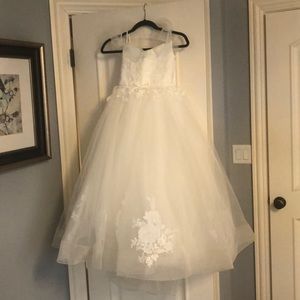 Brides maid dress child.   10 years old size.